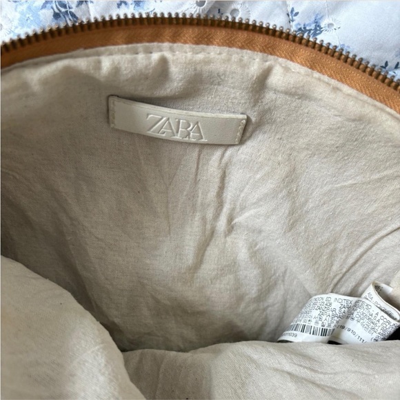 Zara Raffia shoulder bag 
Tan  crochet shoulder bag with gold chain - Picture 3 of 4